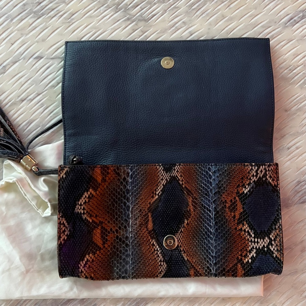 Gucci Python Sienna Clutch - Picture 6 of 9